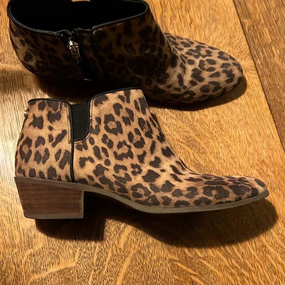Leopard print Circus ankle boots. Size 9. - Picture 5 of 9